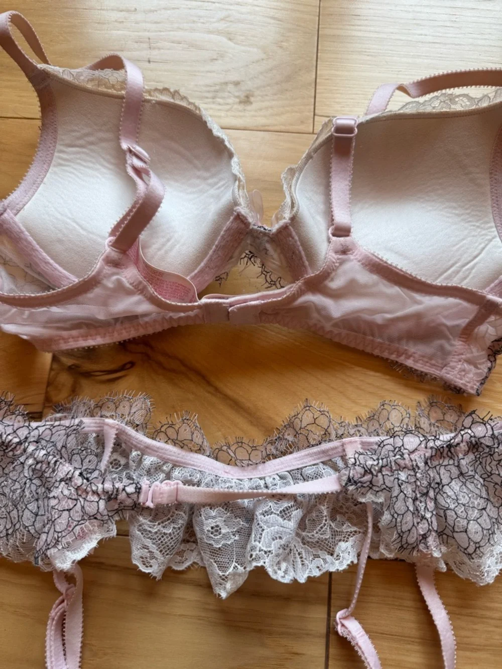 Vs bra & garter matching set - Picture 4 of 7